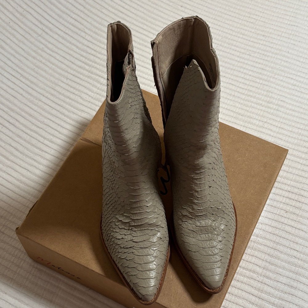 Matisse Textured Cream Heeled Boots - Picture 2 of 6